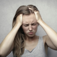 産後2か月から続くめまいや頭重感排卵前後には血圧高く、動悸もある